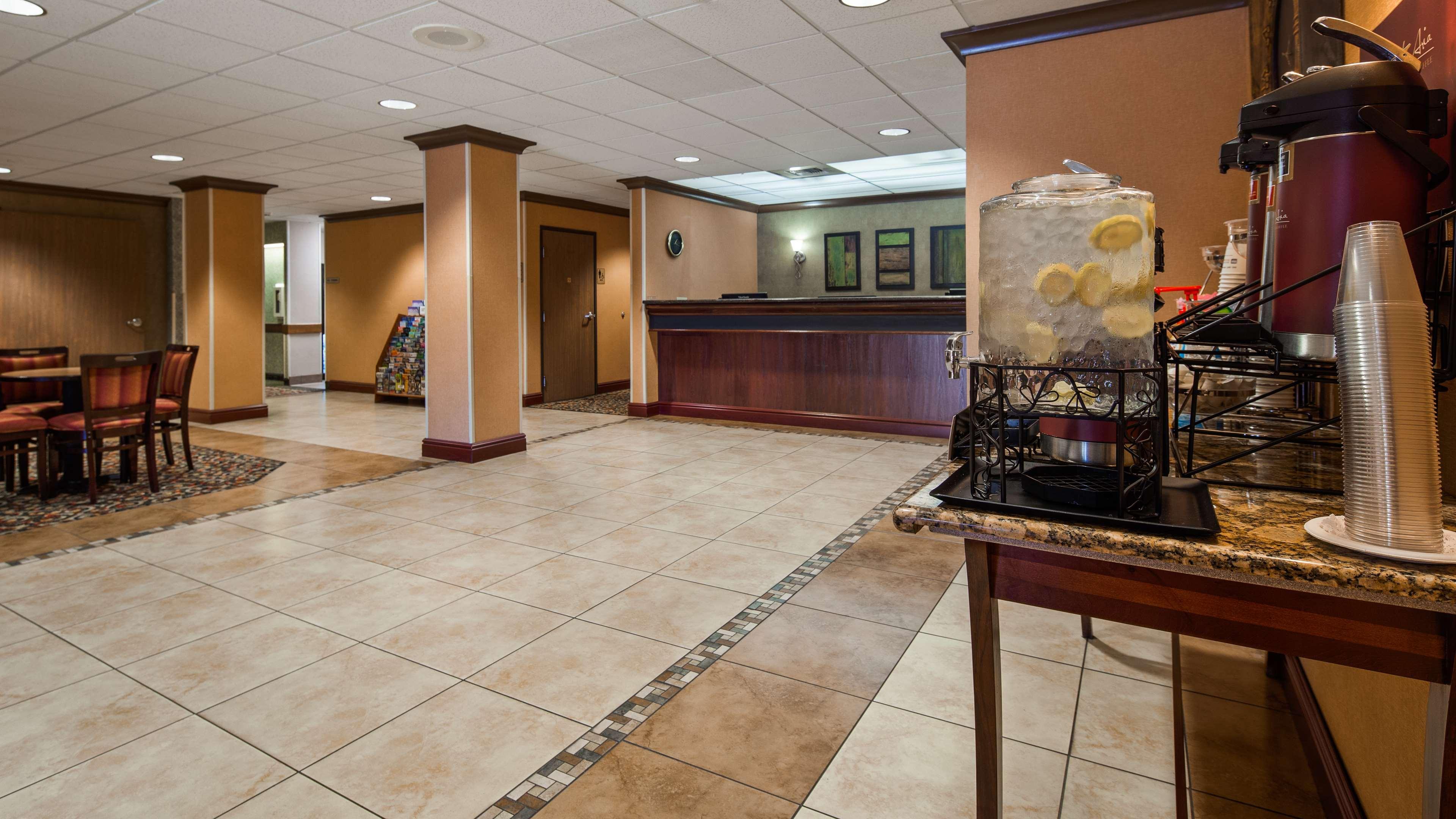 Best Western Cascade Inn & Suites Troutdale Buitenkant foto