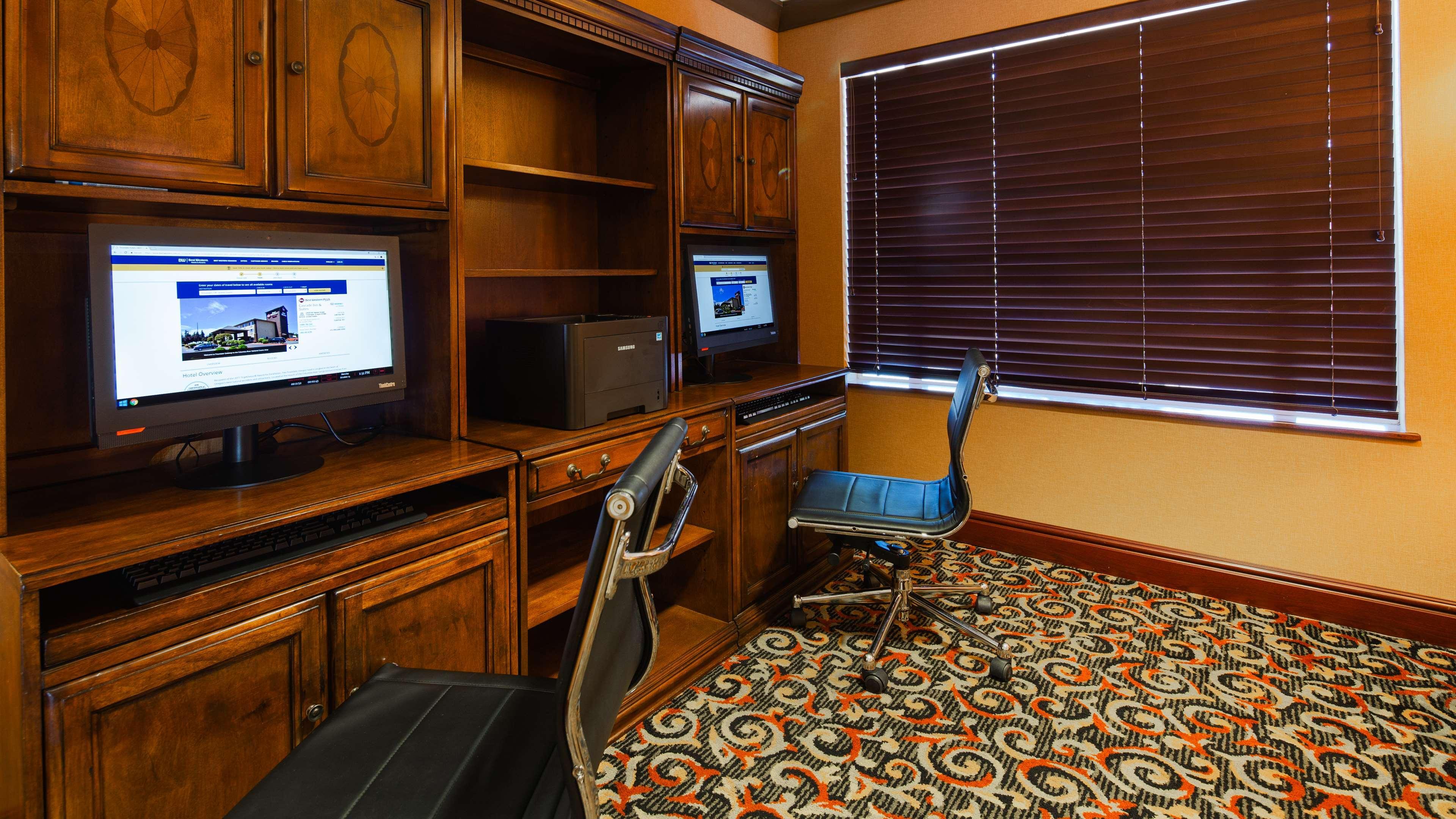 Best Western Cascade Inn & Suites Troutdale Buitenkant foto