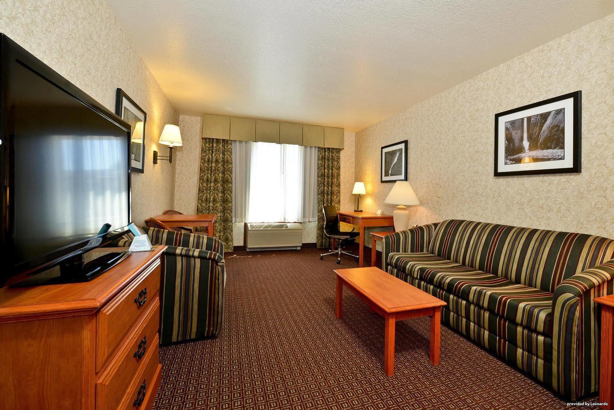 Best Western Cascade Inn & Suites Troutdale Buitenkant foto